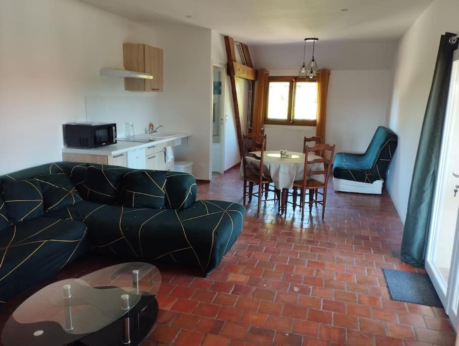 Appartement Dans Village Calme A 5 Min Des Lacs Mathaux 外观 照片