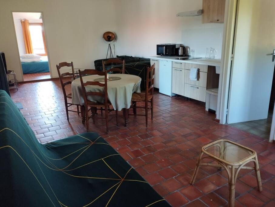 Appartement Dans Village Calme A 5 Min Des Lacs Mathaux 外观 照片