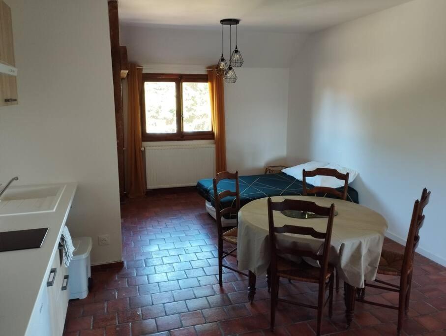 Appartement Dans Village Calme A 5 Min Des Lacs Mathaux 外观 照片